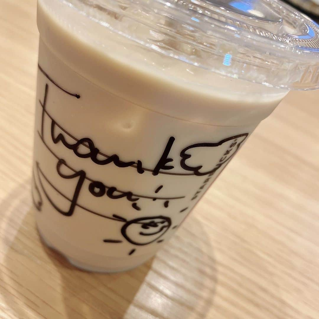 野中美希さんのインスタグラム写真 - (野中美希Instagram)「Starbucks KAWAII series :D I always save these kinds of pics...kawaii💓 What is your fav drink??? スタバかわいいシリーズ🤧 写真撮ってすぐ記録してしまう！ 改めて見返してもかわいい💕 みなさんはなんのドリンクが好きですか〜 . 1枚目のカスタム コールドブリューコーヒーフローズンレモネードのコーヒー抜き+シトラス追加☕️ 譜久村さんや生田さんがオススメ！と仰ってたので！シトラス追加は、店員さんオススメでした✨さっぱりだけど甘かった！ . 2枚目はホワイトモカです〜 甘いの飲みたい時にたまに飲む🐶 (⚠️甘いので…飲み過ぎ注意なのだ、、) . #helloproject #kawaii #tokyo #japan #starbucks #starbuckscoffee #starbucksjapan #drink #thankyou #野中美希 #ちぇる #スタバ #スタバカスタム #コールドブリューコーヒー #フローズンレモネード #🍋 #かわいい #ホワイトモカ」8月18日 16時47分 - miki_nonaka.official