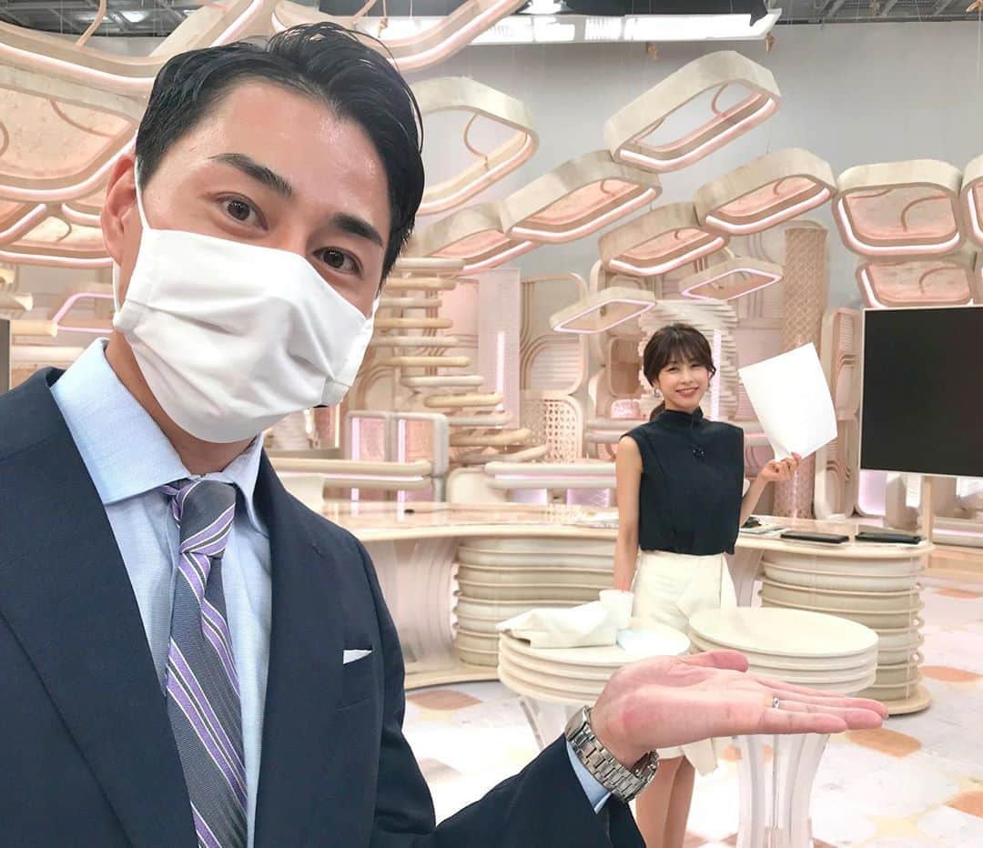 フジテレビ「プライムニュース イブニング」さんのインスタグラム写真 - (フジテレビ「プライムニュース イブニング」Instagram)「Live News it! ( #イット )は﻿ 16時50分スタートです！﻿  ﻿ ●７時間の追加検診… #安倍首相 の体調は？﻿ ●誰が？なぜ？ #爆破予告 で緊迫の街﻿ ●#瑛人 のせいで!? アノ #香水 が爆売れ﻿ ●浅草の人情 #ギョーザ ！コロナ禍で奮闘 #町中華﻿  ﻿ 番組告知スタンバイ中の一枚﻿ きょうもぜひご覧下さい！﻿  ﻿ #イット⠀ #加藤綾子 @ayako_kato.official⠀　⠀﻿ #風間晋﻿ #木村拓也 @takuya.kimura0801⠀ #佐々木恭子﻿  #中室牧子﻿ ﻿ #ガチャピン⠀ #三井良浩﻿  ﻿ #荘口彰久﻿ #新美有加﻿ #海老原優香﻿ #安宅晃樹﻿  #フジテレビ⠀ #アナウンサー⠀ 公式HP：https://www.fujitv.co.jp/livenews_it/ FNNプライムオンライン：https://www.fnn.jp/」8月18日 16時48分 - livenews_it