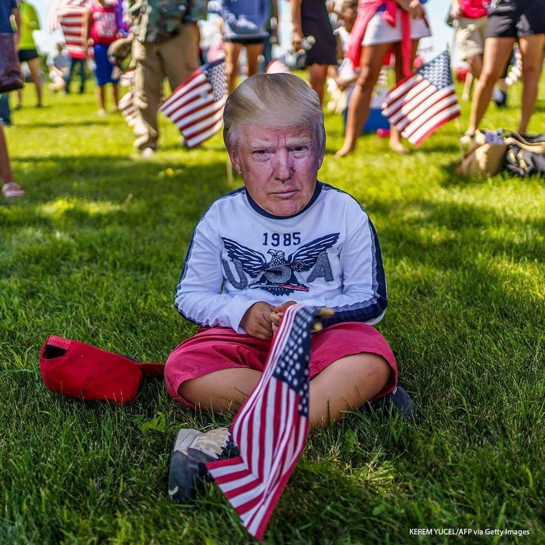 ABC Newsさんのインスタグラム写真 - (ABC NewsInstagram)「A supporter wears a mask of US President Donald Trump on August 17, 2020 in Mankato, Minnesota as the president delivers remarks on jobs and the economy. #donaldtrump #election2020」8月18日 17時00分 - abcnews