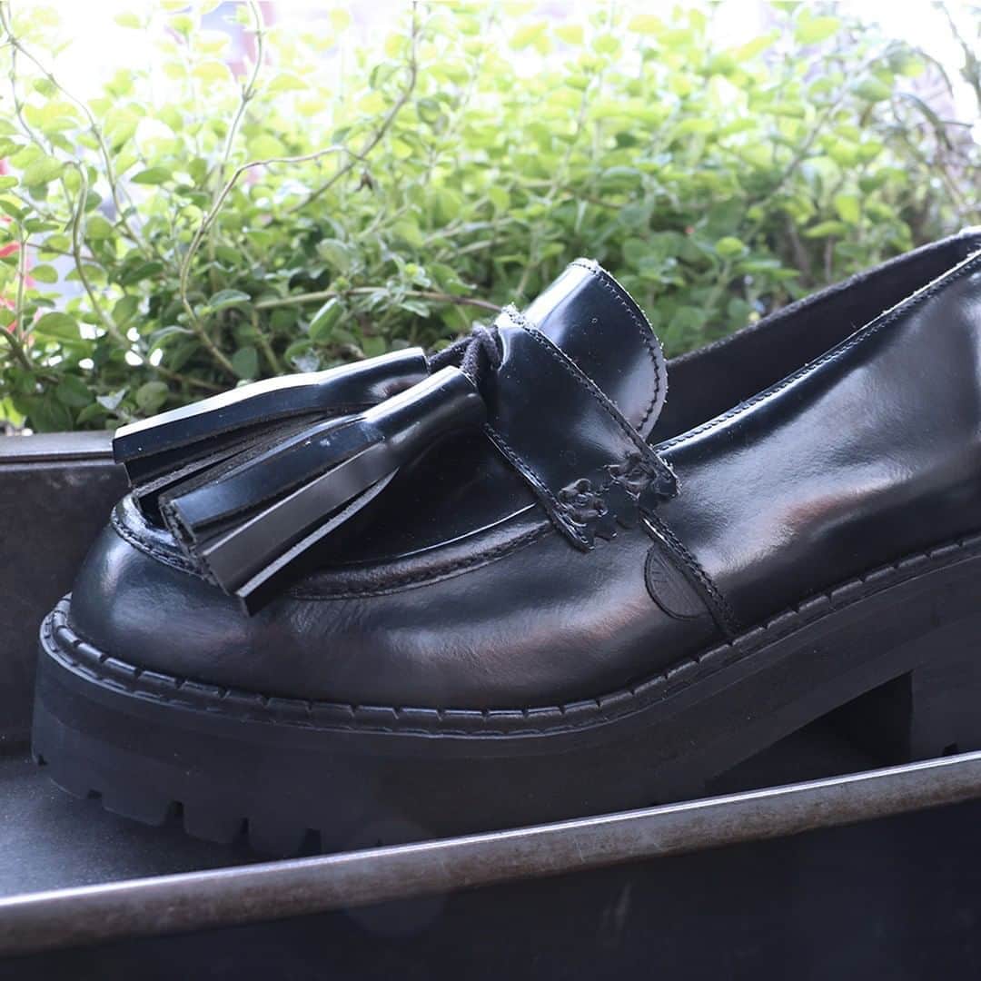 アンダーグラウンドのインスタグラム：「The Whitworth Loafer from our Lex Collection. An contemporary interpretation of the tassel loafer, with chunky sole and heel and oversized tassels.⁠ Named after Whitworth Street in Manchester, the home of clubs from The Twisted Wheel through to the Hacienda.⁠ ⁠ AUTHENTIC⁠ BRITISH⁠ SUB CULTURE INSPIRED⁠ SINCE 1981」