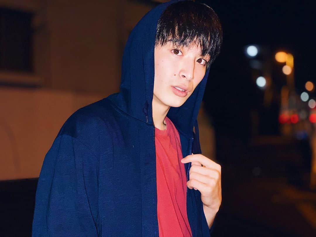 山下航平さんのインスタグラム写真 - (山下航平Instagram)「どうも、山下航平です。  夏の夜の散歩って涼しくて最高ですよね〜。 日中は暑すぎるので、出歩く気にもなりませんが😩  #散歩 #汗が止まりません #エアコンデビューしました」8月18日 17時00分 - kouhei_yamashita_official