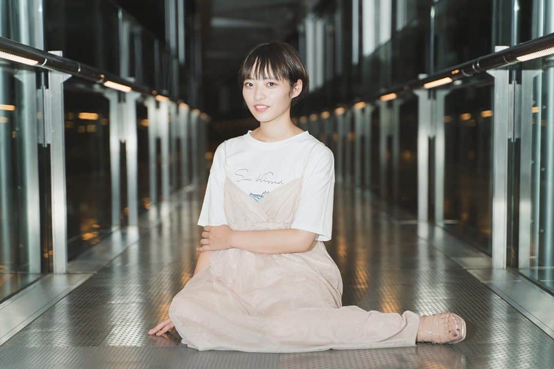 のインスタグラム：「みなさんお仕事学校お疲れ様です😊 私のインスタ見てくれてありがとうございます🥰  さてさて、今週の日曜日からミクチャで第２弾のイベントが始まったよ！！ 私的には順調に取り組めていると思う！  第１段で出遅れてしまった分、今回は頑張りたいとめちゃくちゃ思っている🔥💪  みんな知ってるかな？  ミクチャは毎日無料で最大400コイン集めることができるんだよ！  🌟集め方🌟  ①ミクチャにログインすると60コイン  ②配信者の部屋で30秒以上視聴すると1回あたり10コイン（1日20部屋分ゲットすることができる）  ③Twitterシェアで50コイン（1日2回まで）  ④マイページから見ることができる宣伝動画視聴で10コインゲット（1日4回まで決められた時間に視聴できる）  以上のことを全てやると最大400コインゲットできるよ🌟  ぜひ試して私のミクチャに来てくれると嬉しい😭 待ってます👋  ながなが宣伝してごめんね🙇‍♀️  あと、この写真いとけんさんの！！！ 今までのやつとは服も背景もガラッと変わって印象全然違くない？？ カッコよくてお気に入り✌️  それでは、またね👋  #ミス東洋　#ミスコン　#ショートヘア　#ショートカット　#ミニボブ #instagram #instalike #instagood  #ファッション #コスメ #コスメ好きさんと繋がりたい  #ootd #今日のコーデ #透明感 #SnowMan #すの担さんと繋がりたい #SnowMan担さんと繋がりたい#じゃにおたさんと繋がりたい #向井康二担と繋がりたい#いいね#いいね返し#相互フォロー #面白くなりたい　#世界一面白いミス #カメラ」