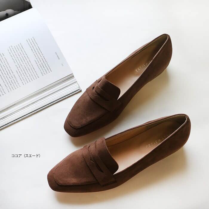 AmiAmi（アミアミ）Shoes Shopのインスタグラム：「. . 8月21日〜販売 新作スクエアトゥローファー▷◁.｡  商品番号：cx3006 . . ほどよいスクエアトゥで トレンド感を出しつつもシンプルに…◎ 履き回し抜群です⑅⃝♡⃝ . . @amiami_shoes #ローファー#フラットパンプス #フラットシューズ#スクエアトゥパンプス」