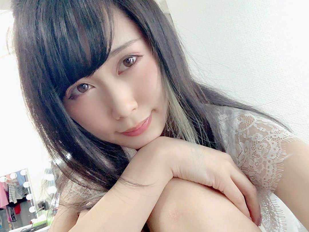 のインスタグラム：「. おはよう！ 昨日なかなか寝付けなくて 朝方寝たらこんな時間でした… . とりあえずご飯食べます… . 何食べるー？ . ✼••┈┈••✼••┈┈••✼••┈┈••✼••┈┈••✼ . Good morning! I couldn't sleep easily yesterday, and when I went to bed in the morning, I woke up at this time... . For the time being, I will eat... . What do you eat? . ✼••┈┈••✼••┈┈••✼••┈┈••✼••┈┈••✼ #釘町組 #グラビアアイドル #グラドル #グラビア #gravure #グラドル自画撮り部 #gravureselfportrait #photoshoot #Photography #モデル #model #被写体 #被写体モデル #subject #kawaii #FOR_Z #めたもるふぉーぜ #めたふぉ #アイドル #IDOL #下乳 #BottomBreast #underboob #underboobs #撮影会 #撮影会モデル #PhotoSession #PhotoSessionModel」