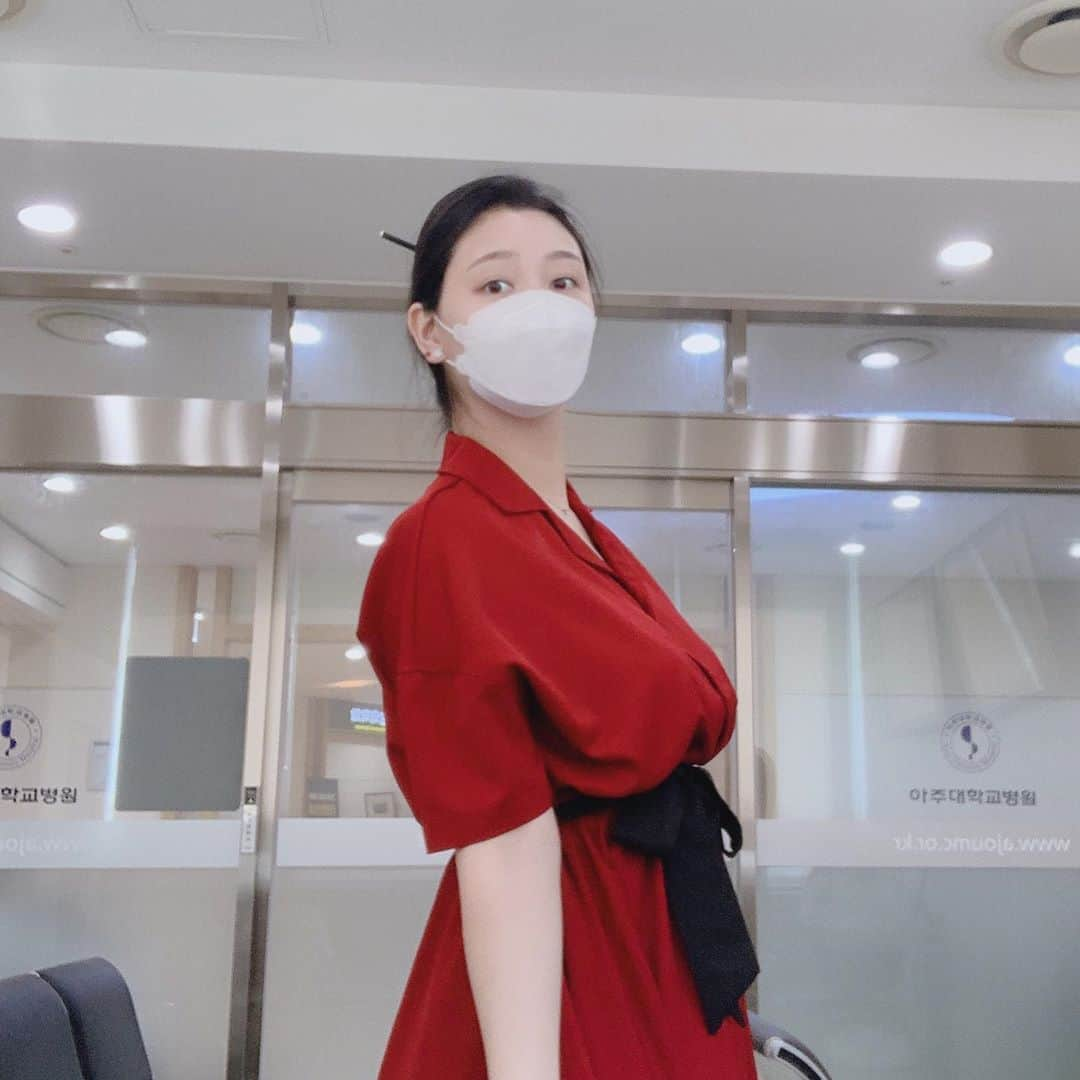 ウンジさんのインスタグラム写真 - (ウンジInstagram)「. 시아의 예방접종날💉 오랜만에 외출이지만, 병원.. 코로나 죽어라💢 . #오랜만에외출 #대학병원 #생후2개월 #예방접종 #코로나죽어라」8月18日 17時24分 - eunvely_park