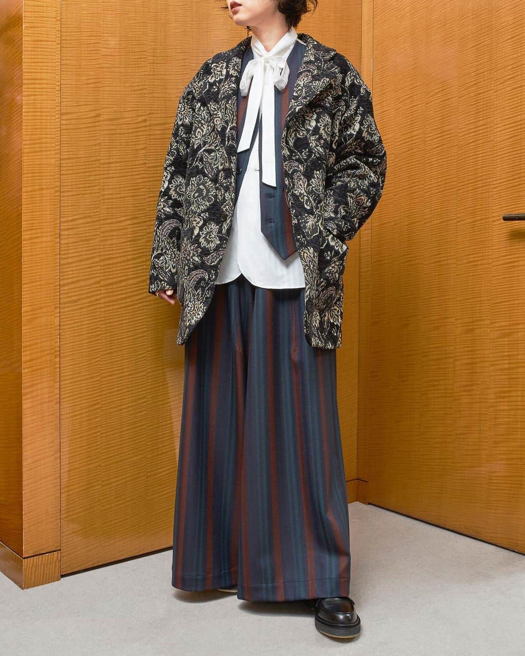 BARNEYS NEW YORKさんのインスタグラム写真 - (BARNEYS NEW YORKInstagram)「2020年秋冬シーズンよりお取扱いがスタートしたブランド＜ニードルズ＞。カルチャーミックスされた独特の世界観を感じるコレクションは、日本のみならず世界から注目されています。銀座本店・新宿店・六本木店・横浜店・福岡店では、アウターウェアやセットアップ・ブラウスなど幅広いラインナップでご紹介。ひと足早く秋のファッションをお楽しみくださいね。  #needles #fashion #womenstyle #ニードルズ #barneysnewyorkginza  #barneysnewyorkshinjuku  #barneysnewyorkroppongi #barneysnewyorkyokohama #barneysnewyorkfukuoka  #barneysnewyork #barneysjapan #バーニーズニューヨーク」8月18日 17時35分 - barneysjapan