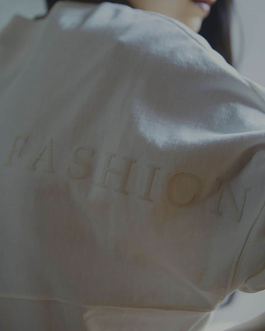 Ameri vintageさんのインスタグラム写真 - (Ameri vintageInstagram)「✔︎Restock & preorder. 08.19(wed.) 12:00 BACK PRINT BASEBALL TEE delivery：in early October color:white,camel,black . #ameri #amerivintage #tshirt #shopping #fashion #japan」8月18日 17時28分 - amerivintage