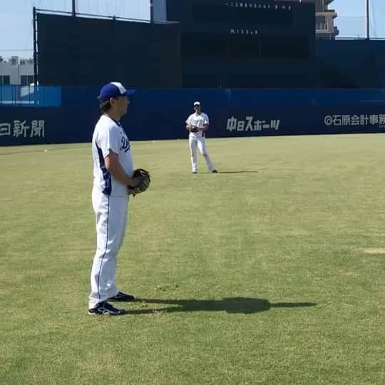田島慎二のインスタグラム：「術後初めてのキャッチボール 相手は梅津くん やっと野球やった感じがして楽しかったです😭 術後4ヶ月で15mのキャッチボール！ 順調なのかなって感じです👍」