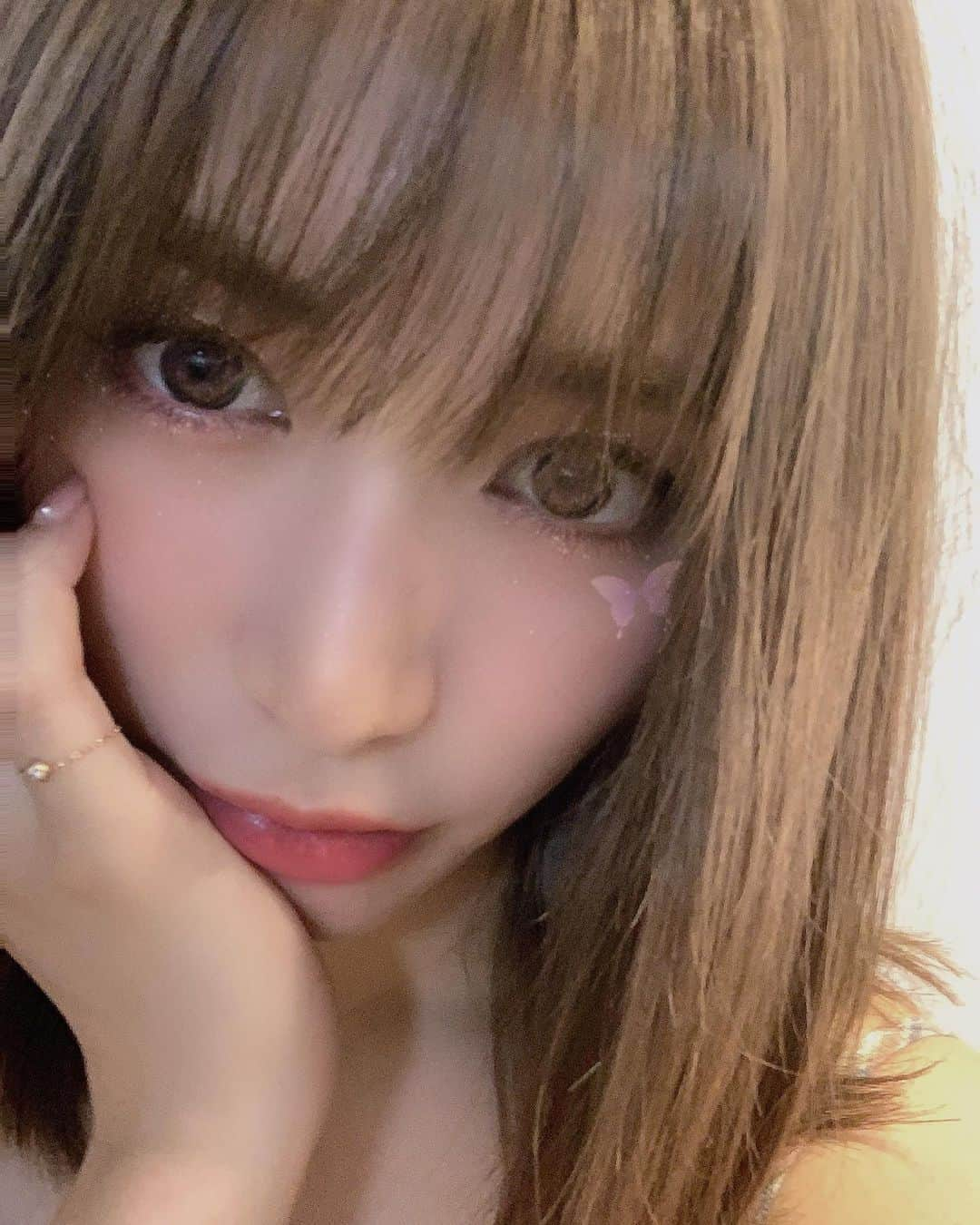 大島麻衣さんのインスタグラム写真 - (大島麻衣Instagram)「new hair color😚 変身願望💜 トーン落ち着いたアッシュが気分😙 #newhaircolor  #アッシュが好き」8月18日 17時37分 - maioshima911