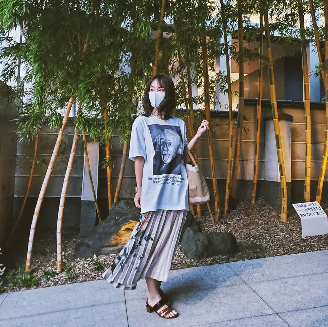 保坂玲奈さんのインスタグラム写真 - (保坂玲奈Instagram)「____#156cmコーデ . . 👕 @sacaiofficial  👗 @clane_official  👠 @naturalbeautybasic_official  👜 @apolisjapan」8月18日 17時55分 - __renao_0707