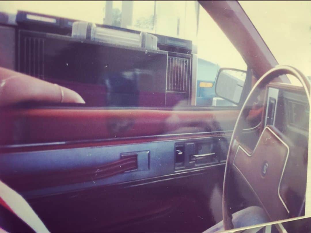 光永亮太さんのインスタグラム写真 - (光永亮太Instagram)「シカゴ時代の思い出が詰まった車。お袋といろんなとこ行ったっけ。アルバムから写真発見したからアップ。  #buick #somerset #car #mid80s #momscar #retro #memories #usa #chicago #illinois #schaumburg #80swasagreatdecade #車 #思い出の車 #車内の香りも覚えてる #drivethru #ドライブスルー #ビューイック #懐かしい #アメ車」8月18日 18時09分 - mitsunagaryota