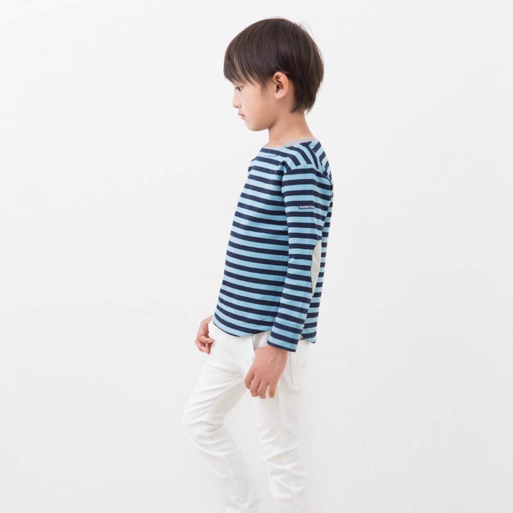 TAPPETのインスタグラム：「2020aw  ボーダーボートネックTシャツ  涼しい風を感じたらすぐ着たい、柔らかなカラーのブルー☺️  2020awアイテム、順次予約販売を開始しております。 今なら8月中にお届け🚚 詳しくはオンラインショップをご覧くださいませ。」