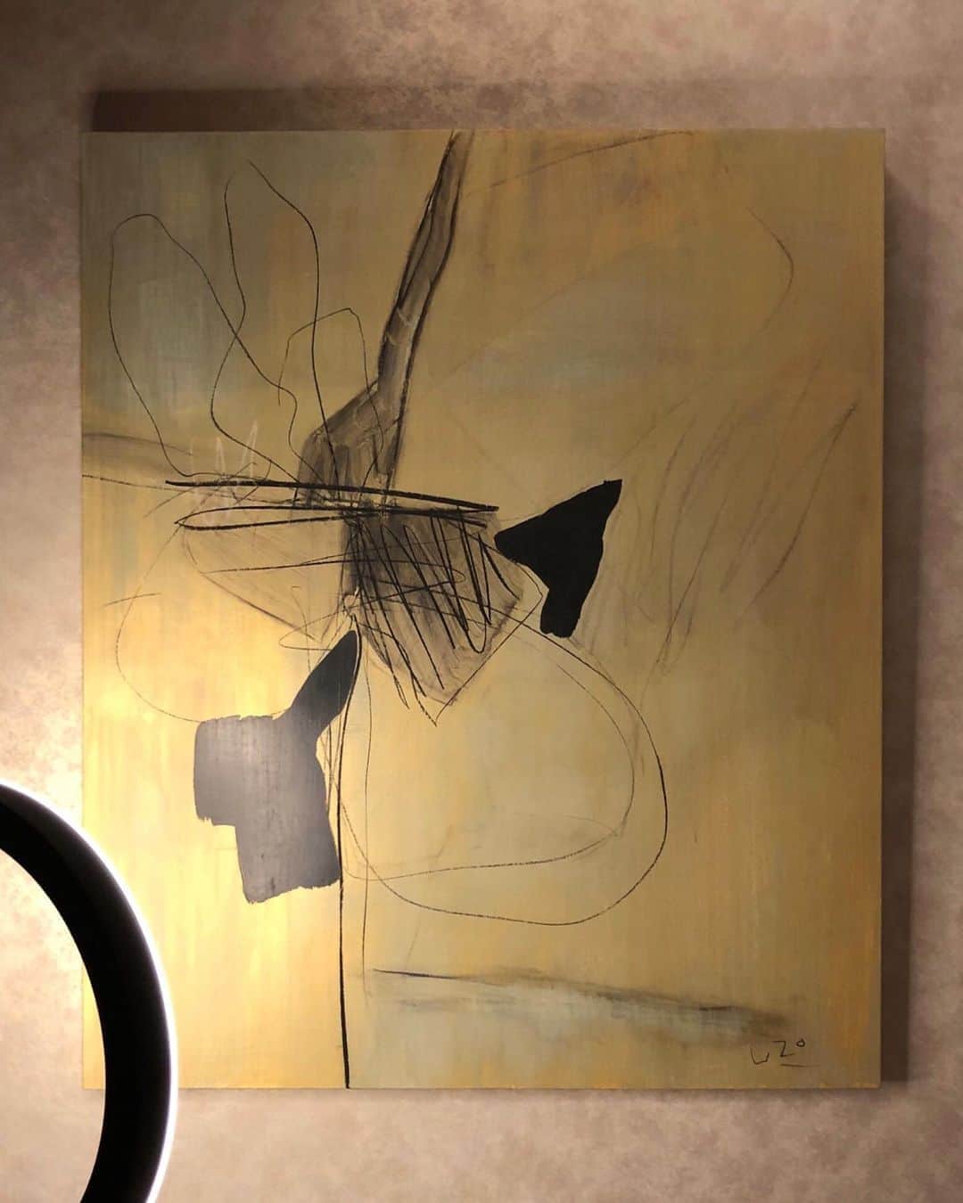 Uzo Hiramatsuさんのインスタグラム写真 - (Uzo HiramatsuInstagram)「This gold painting hangs on the wall of a house in Kumamoto #kumamoto#contemporaryart#painting#drawing#mixedmedia」8月18日 18時17分 - uzo_hiramatsu