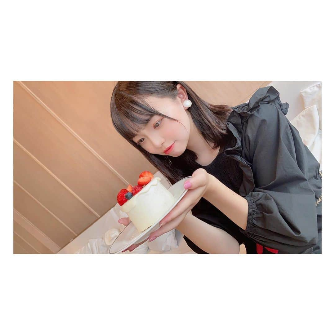 奥本陽菜さんのインスタグラム写真 - (奥本陽菜Instagram)「すごくかわいいカフェ☕ ・ ・ ・ ・ ・ #広島カフェ  #おしゃカフェ  ・ ・ ・ #なんかね #椅子がソファーだった #ふかふかだったよ」8月18日 18時25分 - hinanohiroshima