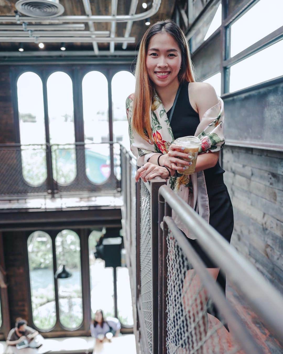 ラチャノック・インタノンのインスタグラム：「กาแฟยังใส่นม แต่อารมณ์ดีที่ใส่ใจ 😘👏🏻」
