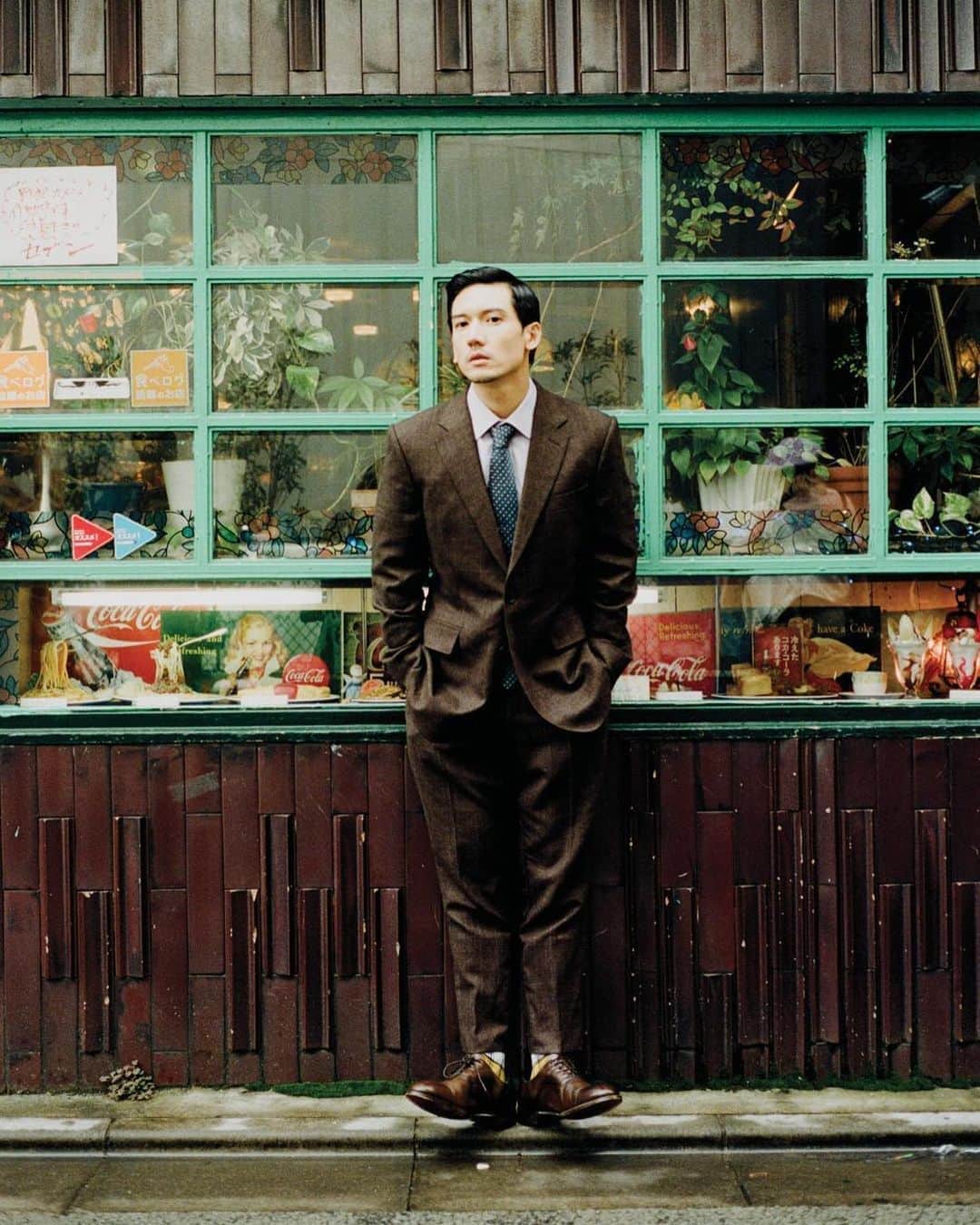 ギーブス&ホークスのインスタグラム：「@kennyjr wears Gieves and Hawkes suit for a recent shoot produced by @eeg_music  #gievesandhawkes #gieveslondon」