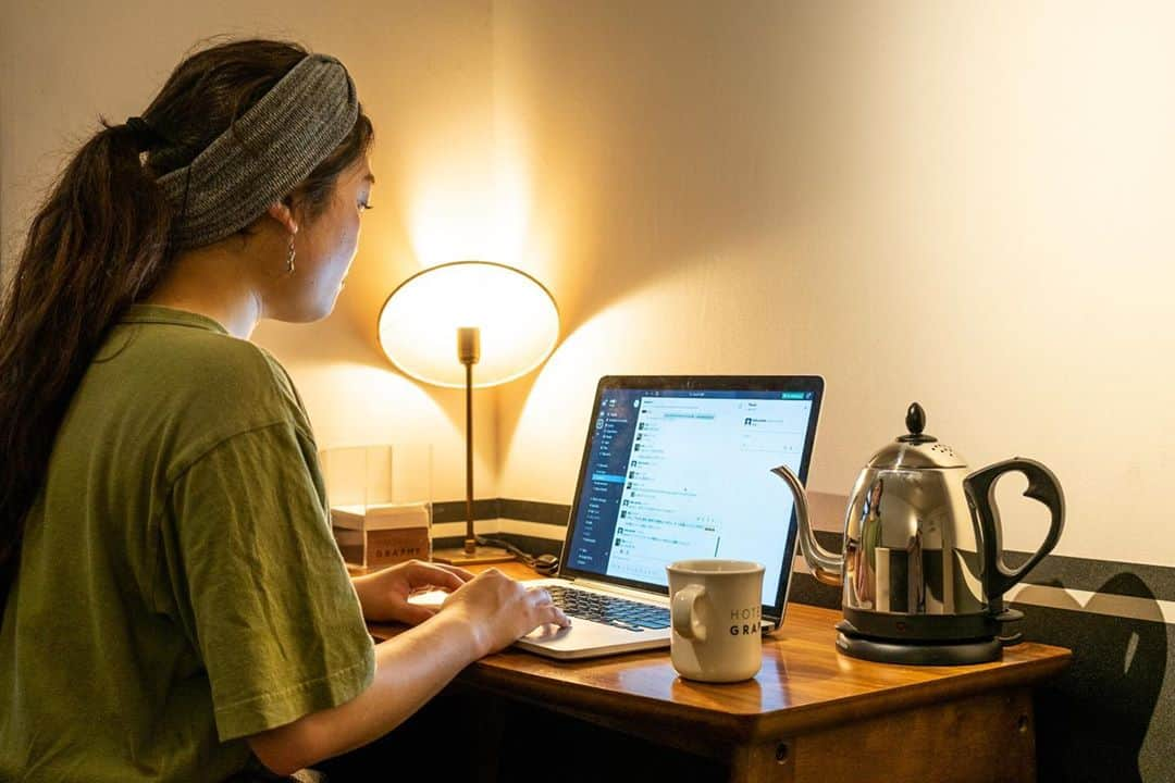 hotelgraphynezuさんのインスタグラム写真 - (hotelgraphynezuInstagram)「Here is a reminder that we do offer Teleworking space at our cafe and tatami space but we also have private room!⁠⠀ ⁠⠀ In order to preserve important and private information while having a video meeting, we provide simple but calm private room for those who need some privacy.⁠⠀ ⁠⠀ 3500JPY/1 day, this service is available from 8AM to 10PM everyday!⁠⠀ ⁠———————————————— ⁠テレワーク用 個室スペースのご案内♬⁠⠀ ⁠⠀ 当ホテルではカフェスペースとタタミスペースの他に、⁠⠀ テレワーク用の個室もご用意しております。⁠⠀ ⁠⠀ ビデオ会議中の重要な情報を守り、皆様により快適にワーキングスペースをご利用頂けるよう、シンプルかつ落ち着いた空間をご用意しております。⁠⠀ ⁠⠀ １日３５００円／８時～２２時まで毎日ご利用いただけます。もちろんご利用中はコーヒー・お茶・デトックスウォーターが飲み放題です！⁠⠀ ——————————————— #hotelgraphy#hotelgraphynezu⁠⠀ #ホテルグラフィー#ホテルグラフィー根津⁠⠀ #テレワーク#テレワークスペース#リモートワーク#ワークスペース#サテライトオフィス#サテライト#ノマドワーク#サードプレイス#フリーランス#在宅勤務#在宅ワーク#お仕事#自営業#働き方改革#働き方#好きを仕事に#起業家#自由な時間#自由工作#ミーティングルーム#台東区#上野#根津#東京ホテル#tokyohotel」8月18日 18時31分 - hotelgraphy_nezu