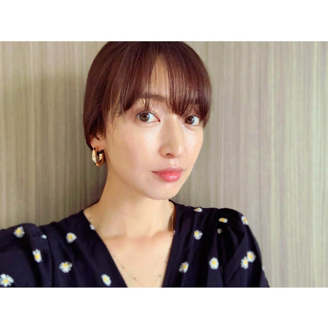 上野なつひのインスタグラム：「マスクしてても色リップしたい。 この季節マスクで蒸れて化粧落ちちゃうから薄メイクじゃないと🤔 この夏お気に入りのワンピ🤗 @birthdaybashshop   皆さんも猛暑気をつけてくださいね🐰」