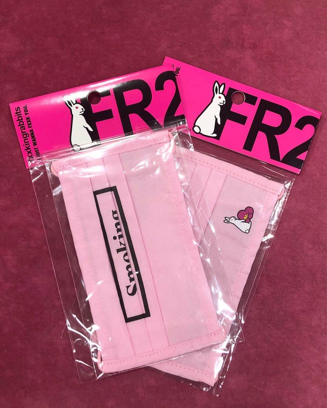 のインスタグラム：「New arrival. “Smokingkills®︎logo”mask. Now #FR2梅Online.  #FR2梅 exclusive color. #fxxkingrabbits#FR2ume#nosexualservice #頭狂色情兎#smokingkills#caution」