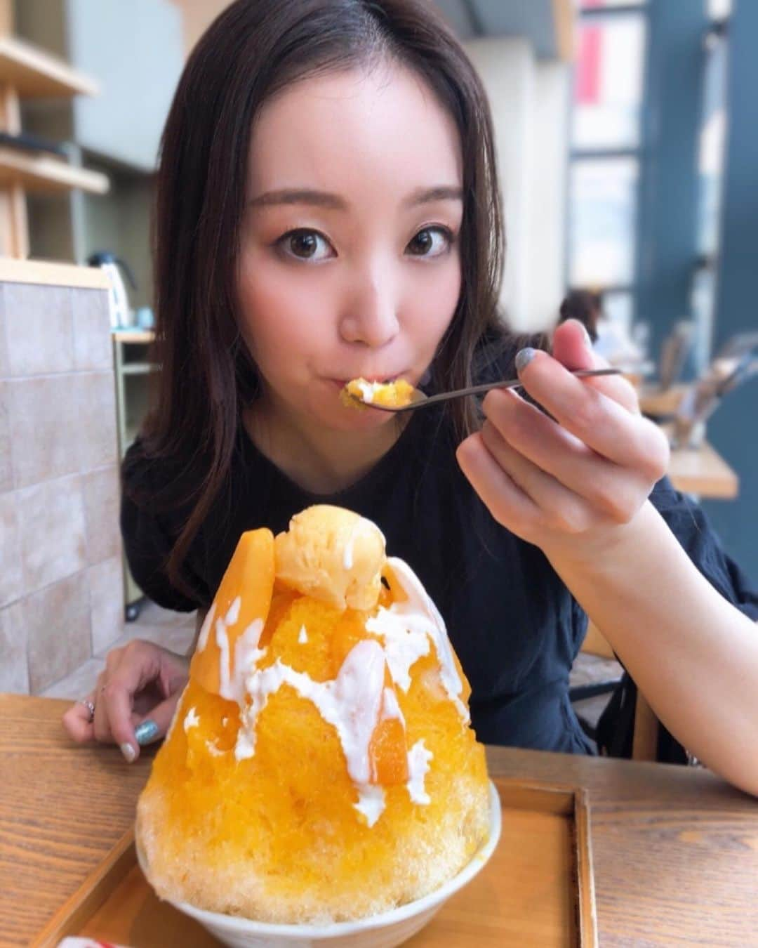 NOHANAさんのインスタグラム写真 - (NOHANAInstagram)「インスタライブで話してたかき氷🍧💛  毎日とんでもなく暑い日が続いてるから、水分補給しっかりねー🧊 ・ #かき氷 #茶寮伊勢藤次郎 #ヒカリエ #マンゴーかき氷 #夏」8月18日 18時51分 - nohapppppy