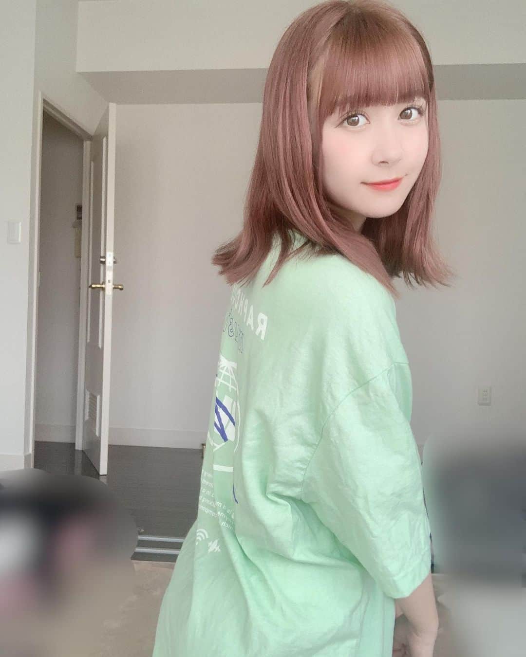 兼次桜菜さんのインスタグラム写真 - (兼次桜菜Instagram)「Tシャツはオーバーサイズ派💚❕ 楽ちんです〜〜☺」8月18日 18時57分 - kaneshisana