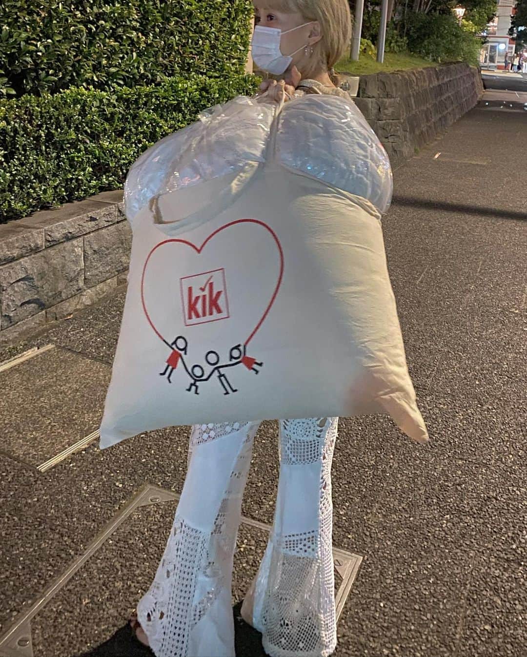 柴田紗希さんのインスタグラム写真 - (柴田紗希Instagram)「数日前...♡ ずっと欲しかったフランスvintage cushionをget。 入れて下さった袋も可愛い🧧」8月18日 19時00分 - shibasaaki