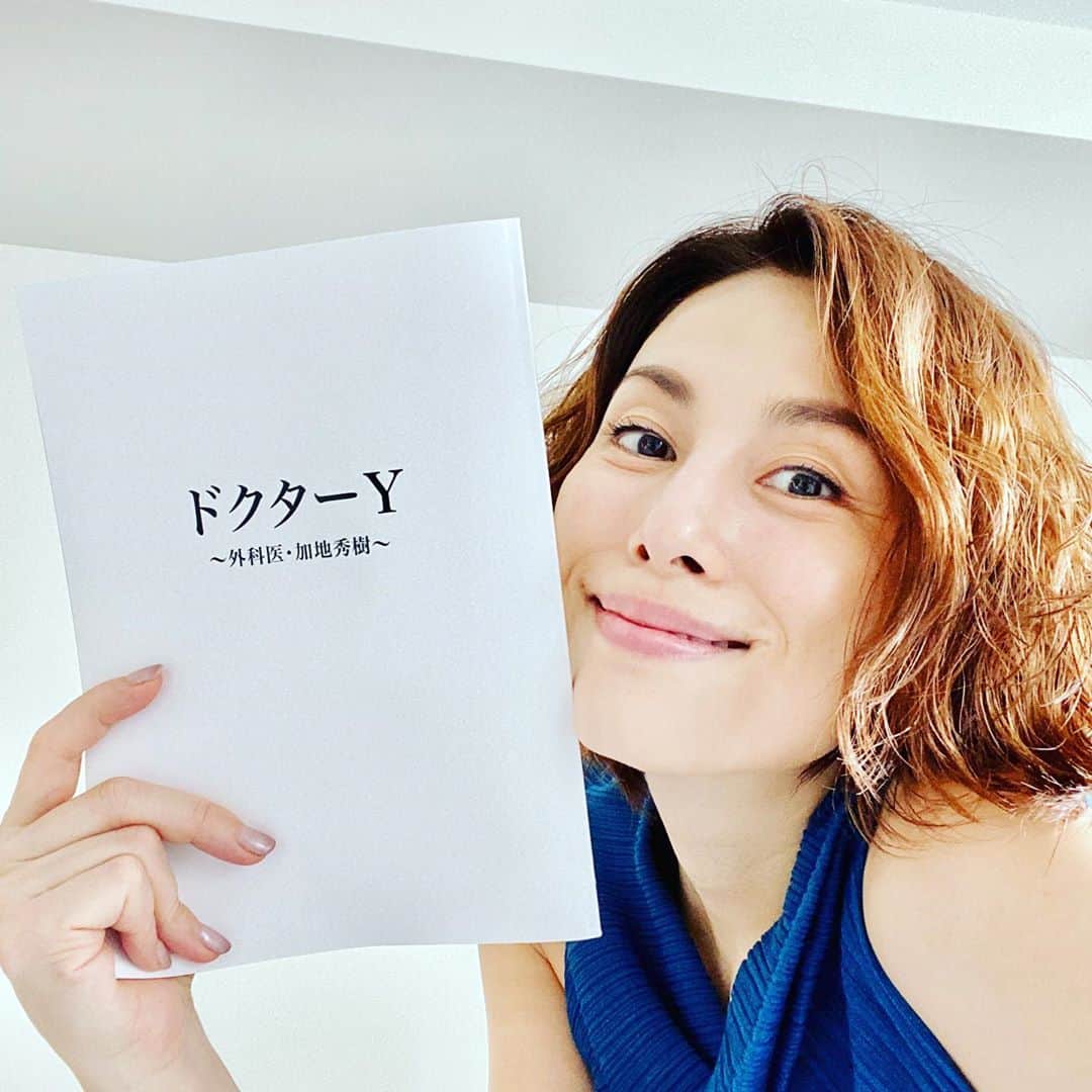 米倉涼子のインスタグラム：「今日も暑い〜💦﻿ ところで、もうご存知の方もいらっしゃるかと思いますが^ ^﻿ 今秋放送予定の『ドクターY』に出演させていただきまーす！﻿ 大門未知子の活躍は…😅？﻿ 加地先生とひろみ先生、そして晶さん！ 会えてよかったわー💗﻿ まだまだ先だけど、是非お楽しみに❣️﻿ ﻿ ﻿ Hi!﻿ Some people may know this, but I will be on Dr. Y this fall😊❗️  @doctorx_official  #ドクターy」