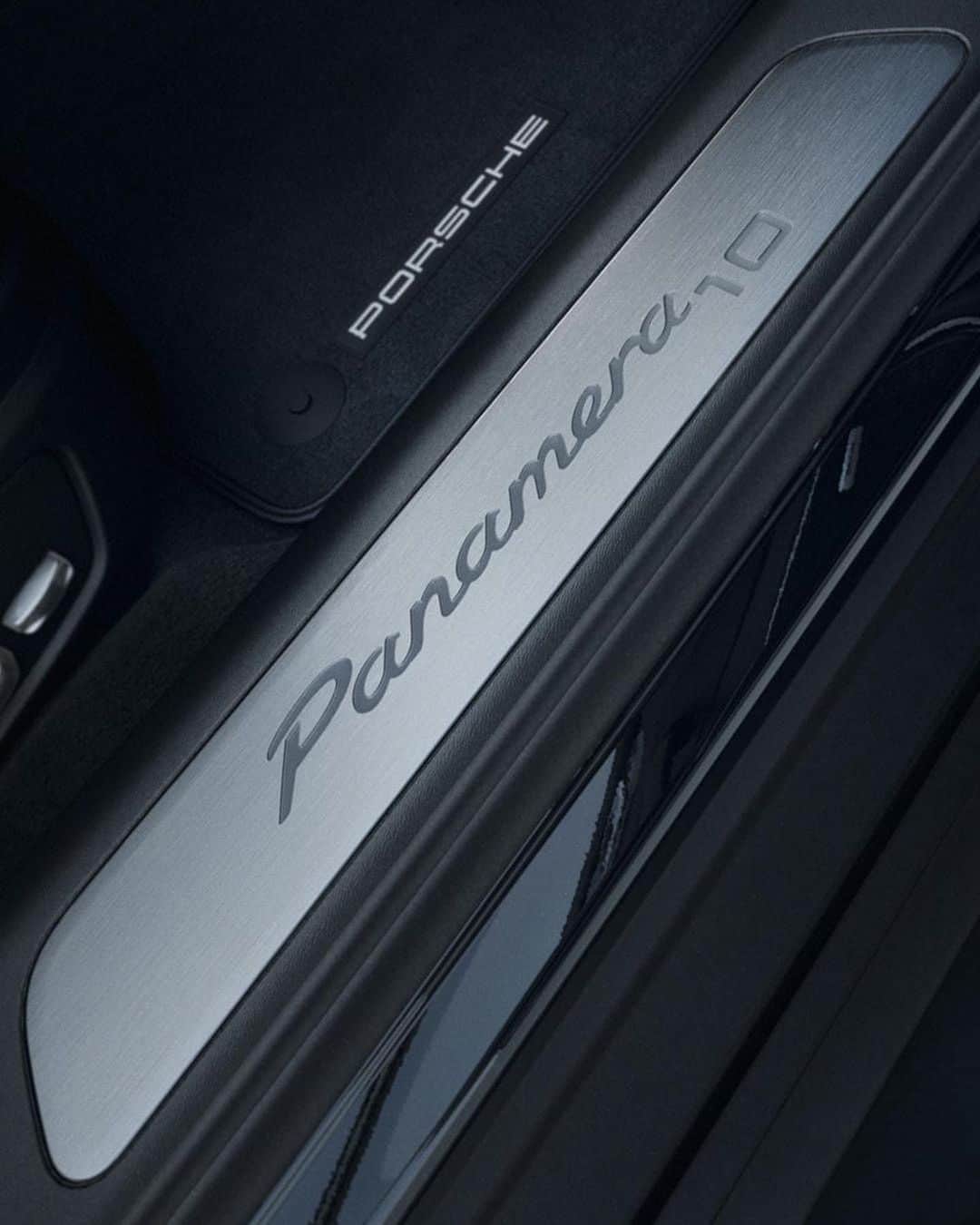Porscheさんのインスタグラム写真 - (PorscheInstagram)「A look back at 10 years of the Panamera, encapsulated by the Panamera 4 10 Years Edition models, enhanced with extensive design elements. Take a closer look.  __ Panamera 4 10 Years Edition: Fuel consumption combined: 8,4 l/100 km; CO2 emissions combined: 194 - 192 g/km Panamera 4 Sport Turismo 10 Years Edition: Fuel consumption combinedt: 8,8 - 8,7 l/100 km; CO2 emissions combined: 201 - 200 g/km」8月18日 19時01分 - porsche