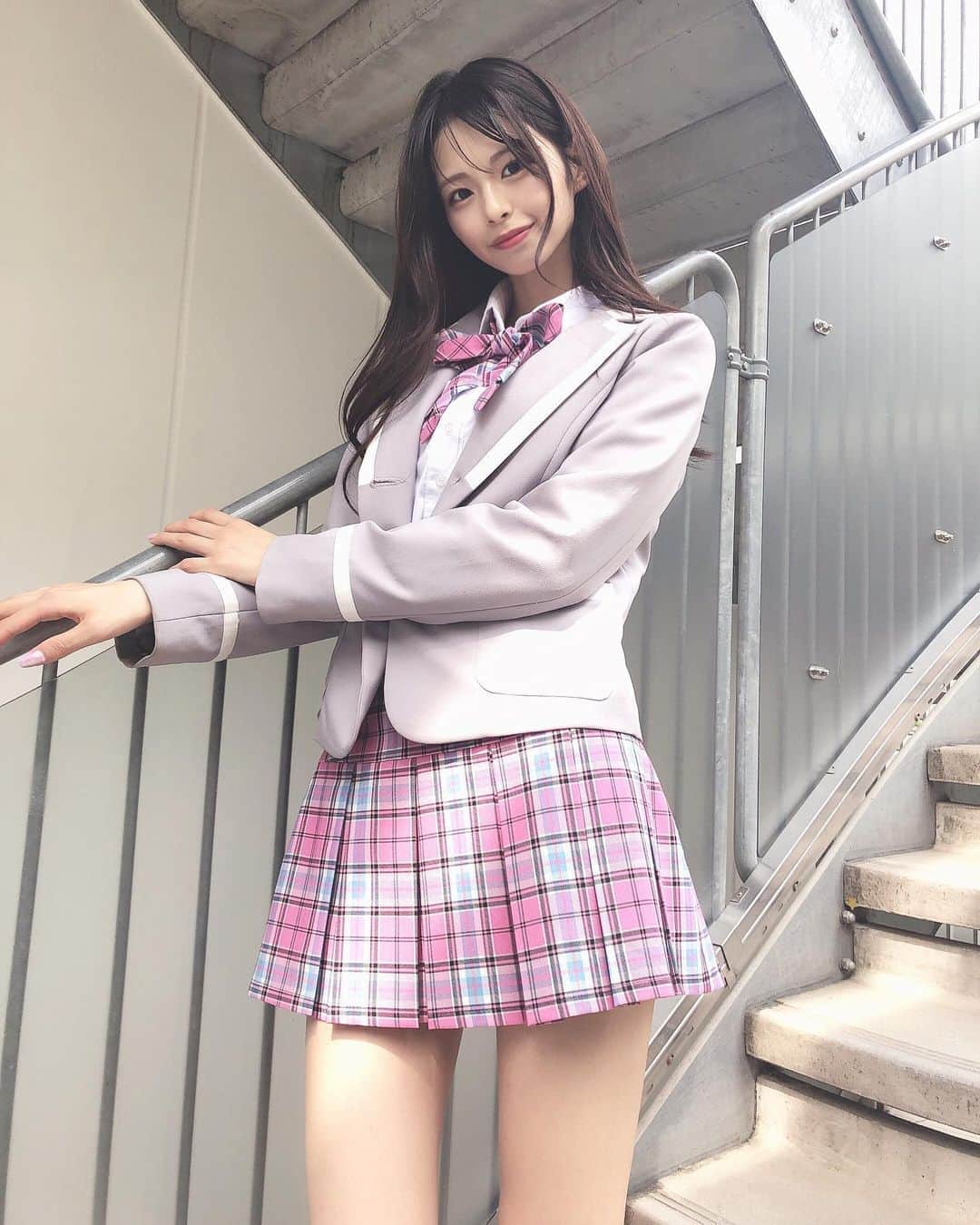 川崎ひかるのインスタグラム：「制服きてみたよ~🤣🎀 . 韓国の制服着てみたかったの❤︎ かわいいよね💕🎀 . 原宿アルタにある @choa_japan さんの制服です🍬 . .」