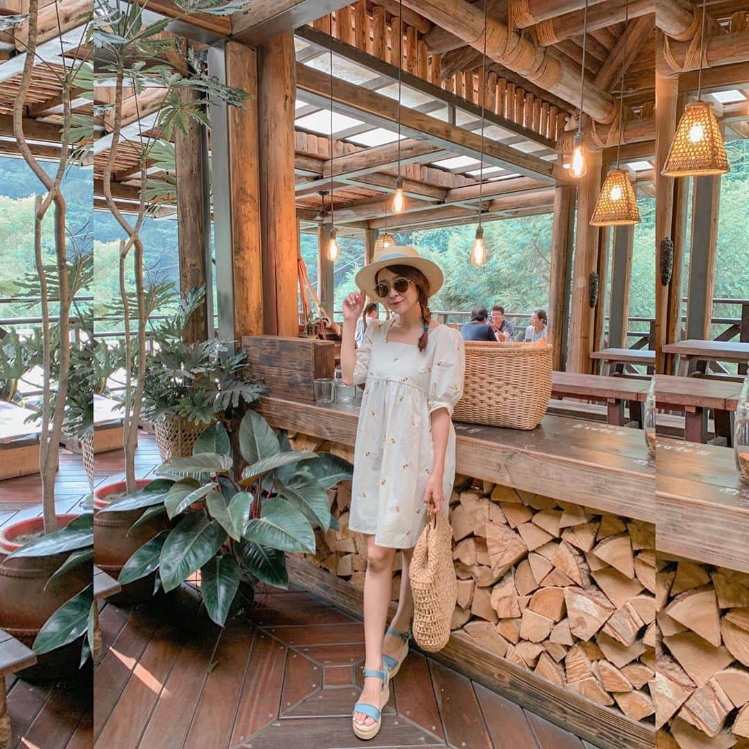 郭圈圈さんのインスタグラム写真 - (郭圈圈Instagram)「為了來這間#Hana廚房，又從 #奮起湖 開了30分鐘的山路～真是辛苦老公了～ 這邊的食物真的蠻好吃😋 只是我們不太餓，又只有兩個人沒辦法點太多種類，點了一個小的烤肉盤$300，覺得很可以😍（飲料是另外點的） - 圖4的麵包附的沾醬我本來以為是果醬，結果我塗好塗滿放進嘴巴後才發現⋯是辣到爆炸的辣椒醬🌶️🔥真的超級辣！！！ . #lea_outfit @marumaru_lea_official  . . . . #來吉部落#嘉義景點#嘉義旅遊#阿里山景點 #chiayitrip#chiayitravel#chiayifood #嘉義美食#嘉義美食推薦」8月18日 19時11分 - helloiamlea