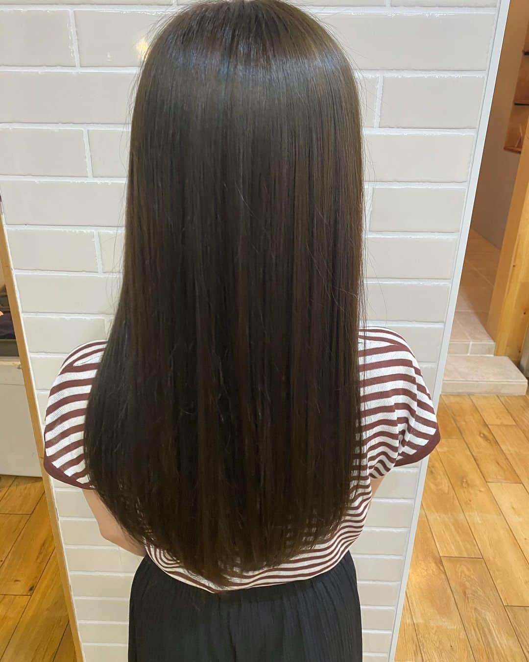 関根優那さんのインスタグラム写真 - (関根優那Instagram)「サラサラツヤツヤ💇‍♀️﻿ ﻿ 髪質改善トリートメントしてカラーはいつもピンク系だけ﻿どオリーブグレージュで雰囲気変えてめちゃお気に入り☺️﻿ まきさんありがとうございます！﻿ ﻿ ﻿ #garland #髪質改善トリートメント﻿」8月18日 19時06分 - yuuna__sekine