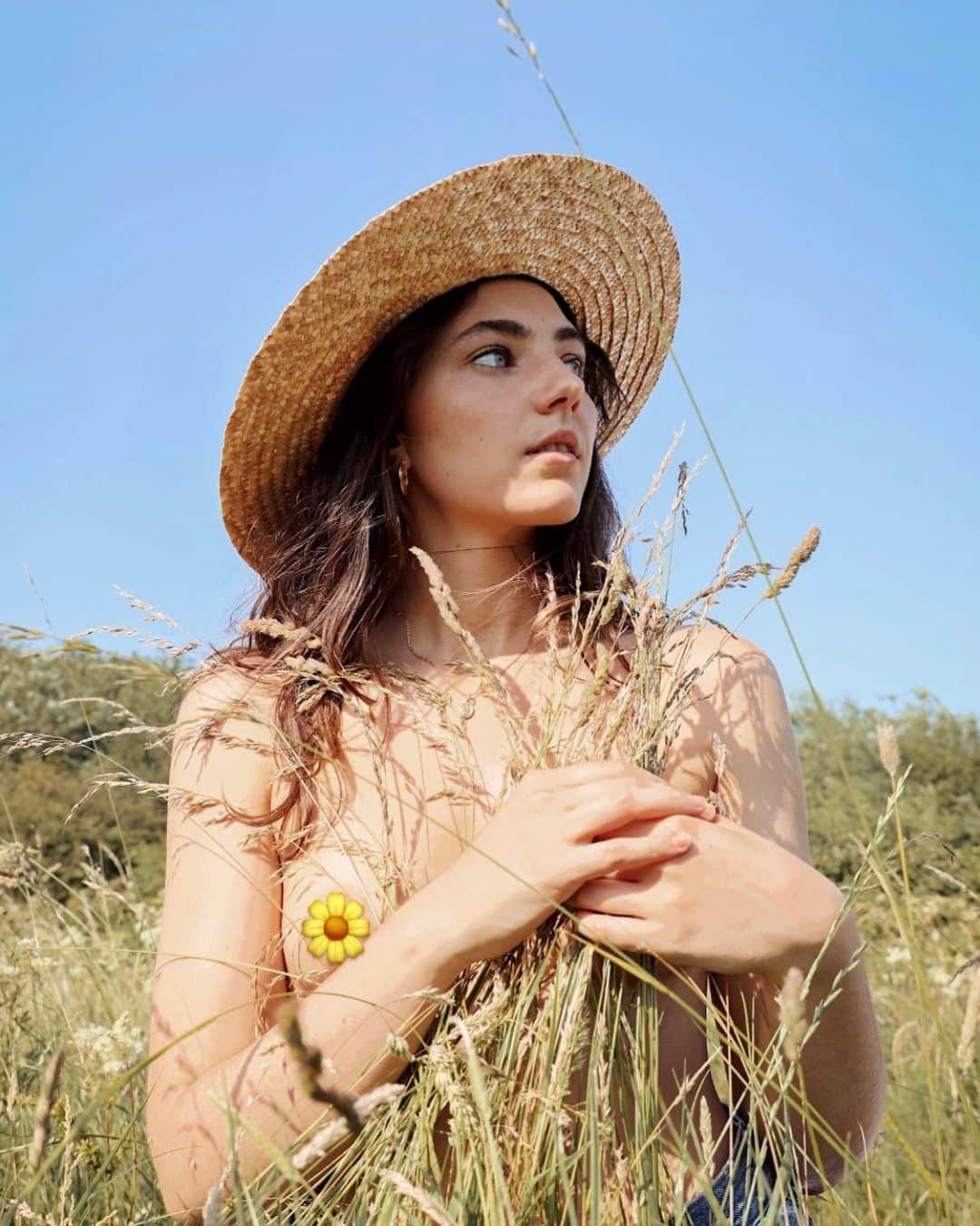 Amelia Zadroのインスタグラム：「🌼 the more I grow  the less solid my identity seems to become I used to think it would be the opposite  but alas  there’s no return now here’s to relaxing into ever-emergence 🌼 image created with my love @lenarachoudhury 💛」
