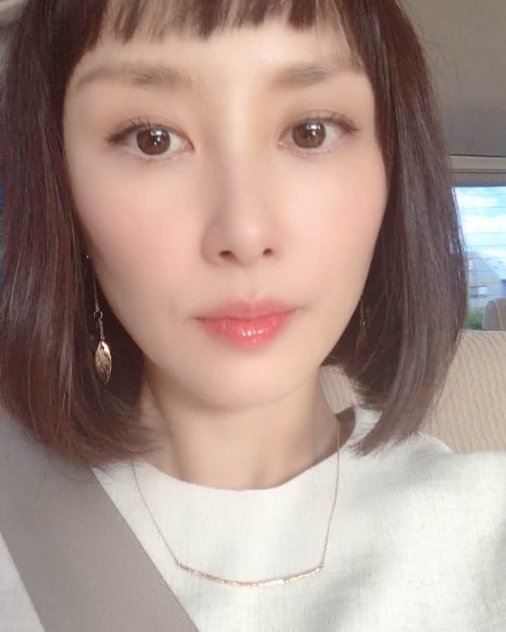 山口もえのインスタグラム：「今日のメイクのポイント💄✨ アイラインをいつも通りにひいた後に 目頭から目尻にかけて 赤いアイラインで 色づけしてもらいました💕 わかるかな❓😊 #メイク#makeup#アイライン#eyeliner#red  #ちょっとメイクを変えるだけで #いつもの日常が #特別になる💋✨」