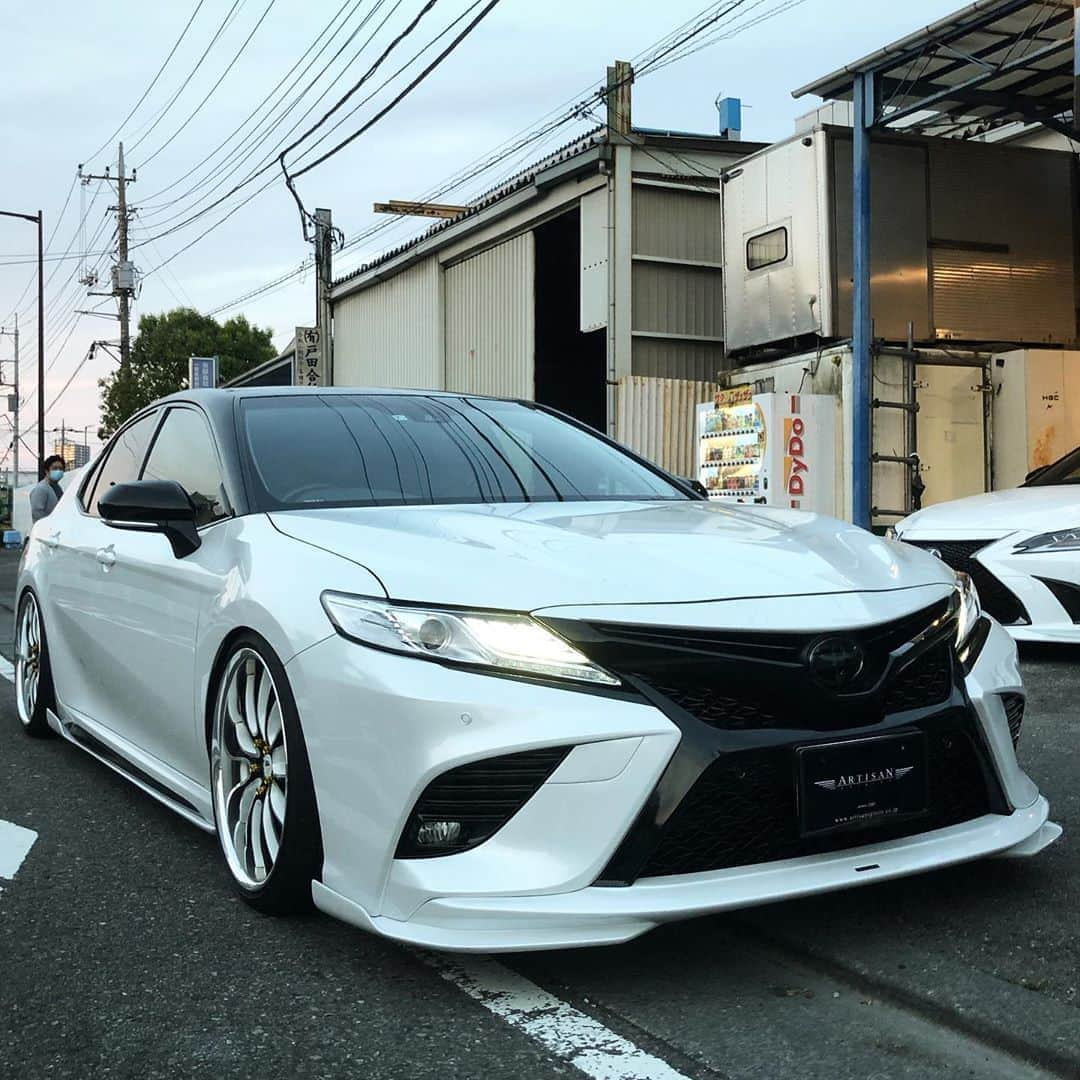 Spirits Artisanさんのインスタグラム写真 - (Spirits ArtisanInstagram)「TOYOTA CAMRY  Owner : @char_you_bunbun_owata_1  Model code : DAA-AXVH70 : 2018.8〜  Bodykit: ARTISAN SPIRITS : SPORTS LINE BLACK LABEL @ARTISAN_SPIRITS  Wheel : WORK SCHWERT SC5  contact : www.artisanspirits.co.jp  USA : #evasivemotorsports #butlertire #ravspecjdm  Canada : #advanced_auto_performance  #ottoautoservice  Taiwan : #車庫小舗  Hong kong : #nigeljdmparts  Russia : #suvproject  Indonesia : #premierautowerkz  Philippine : #jworksunlimited  Bahrain : #kanooperformance  Saudi Arabia : #ksawheels Kazakhstan : #ksawheels Riyadh : #ksawheels ＿  #artisanspirits #artisan #アーティシャンスピリッツ#アーティシャン #toyota #toyotacamry #camry  #camry70 #70camry #camryws #camryclub #toyotagram #トヨタ #カムリ #トヨタカムリ #カムリスポーツ #カムリ70 #ちゃムリ」8月18日 19時24分 - artisan_spirits