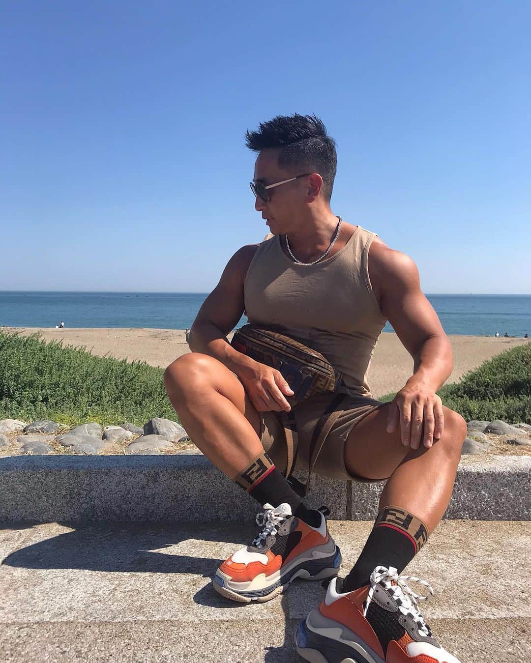 Tadashi Itoのインスタグラム：「🌊  海鮮食べに伊良湖へ🐟  10分歩いただけで汗だく💦  @propre_jewelry のネックレス✨ 商品型番【PE3105】  最近はGYM週7で仕事より行ってる🥺  #propre_jewelry #propre_style #fashion #mensfashion #mensstyle #fendi #balenciaga #tomford #streetfashion #gym #workout #ファッション #メンズファッション #メンズコーデ #フェンディ #バレンシアガ #トムフォード #ストリートファッション #ストリート系男子 #ジム #ワークアウト #夏コーデ #海」