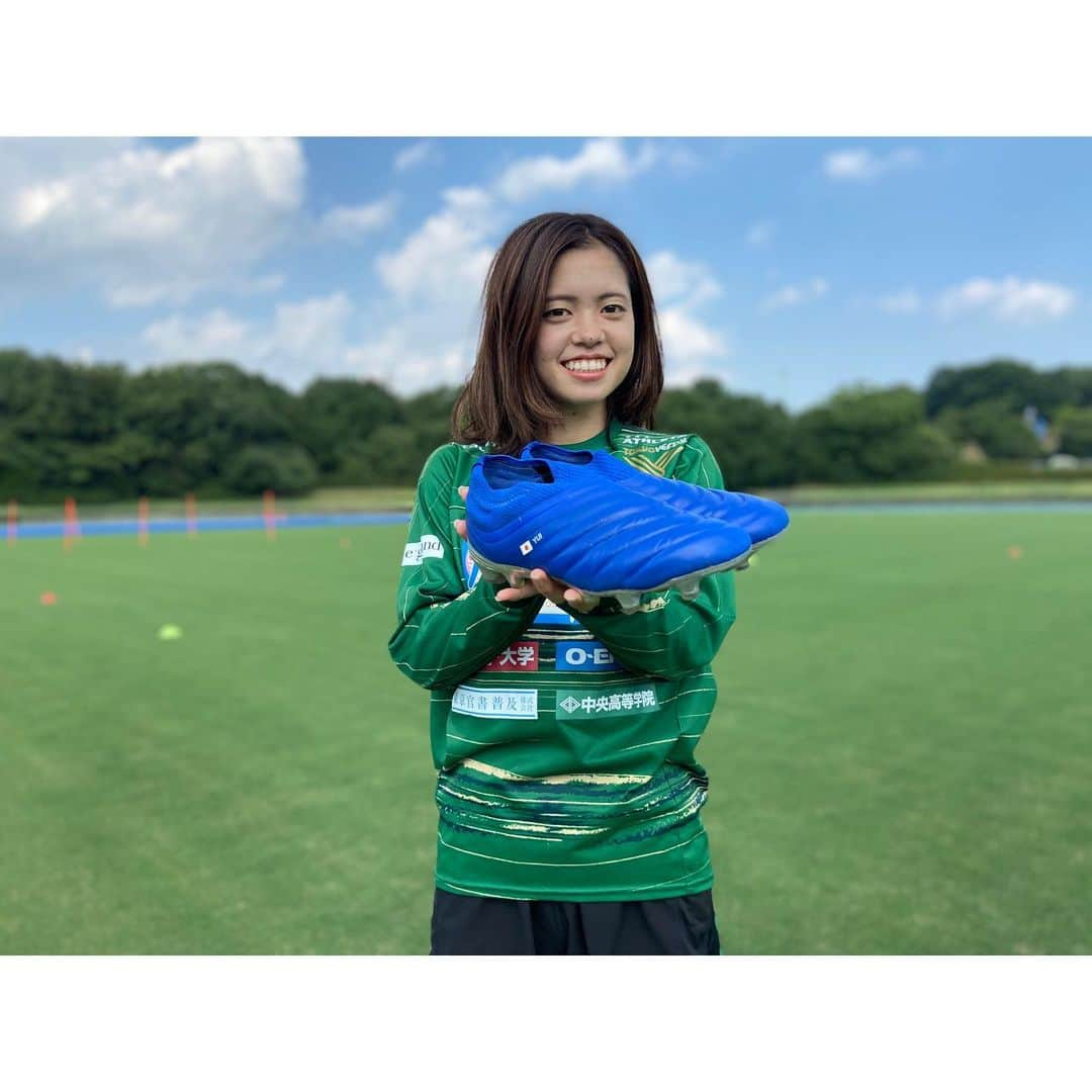 長谷川唯のインスタグラム：「🇯🇵 New💙 似合ってますか🤪？ このスパイクでたくさん走ろっ😚  @adidastokyo   #adidasfootball #CREATEDWITHADIDAS #INFLIGHTPACK」