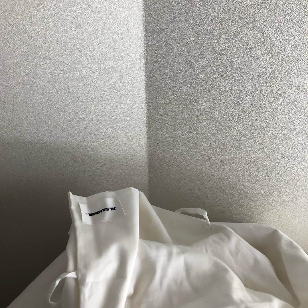 のインスタグラム：「JIL SANDER+の3枚入りTシャツ形きれいでとっても好き🌙」