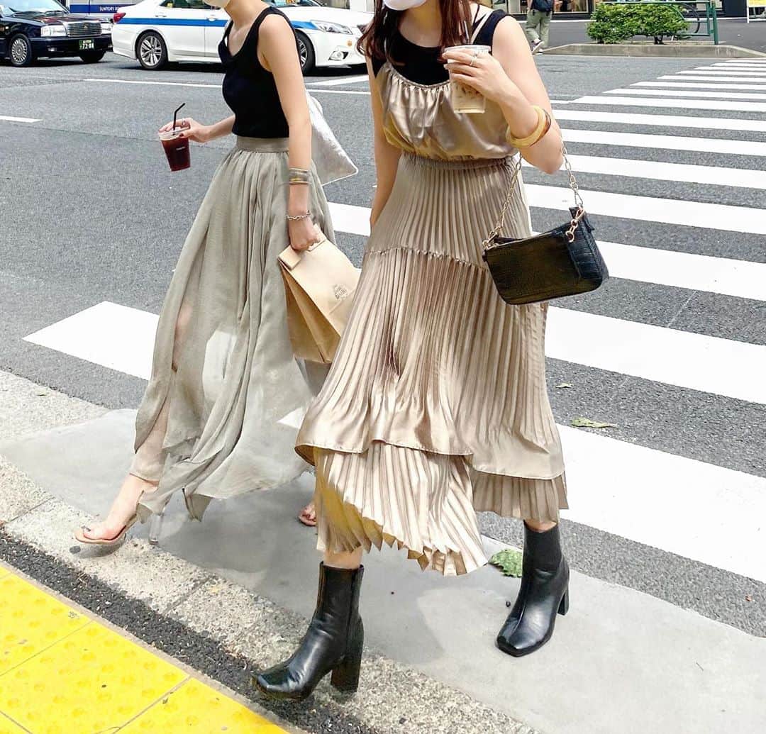 mina hinokuchiのインスタグラム：「. あつこさんとカラーの気分が被った日 たまにはミリタリーな日もgood〜☀︎ . . #whoswhochico #saloobychico #フーズフーチコ　#キャミワンピース　#ミリタリーコーデ #リンクコーデ」