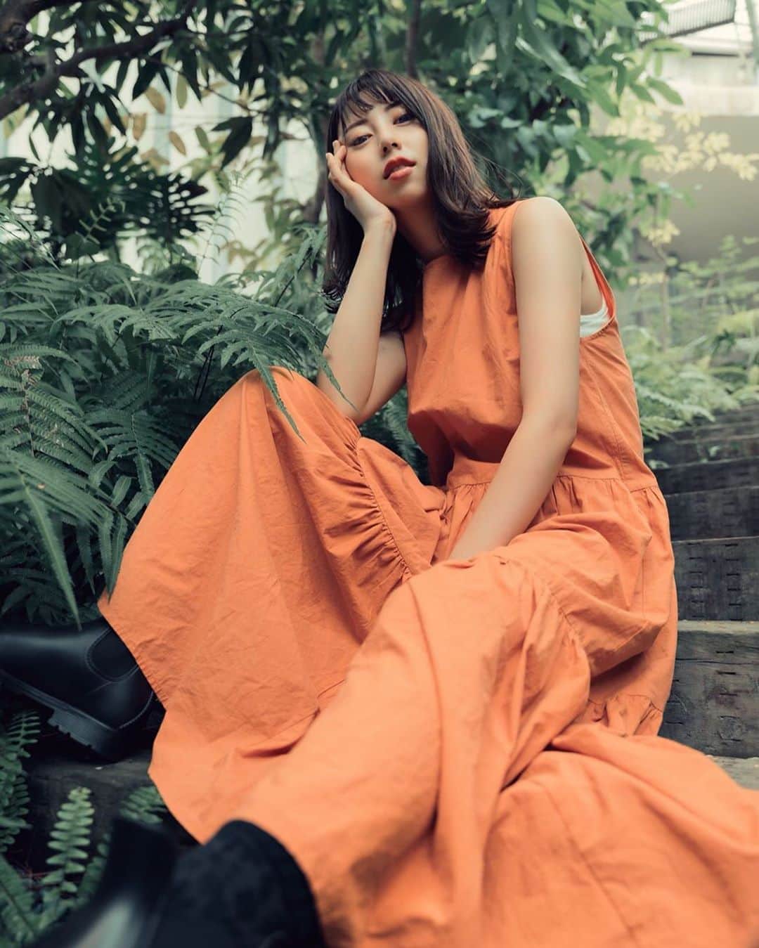 太田江莉奈さんのインスタグラム写真 - (太田江莉奈Instagram)「.  📍FUKUOKA  @shoei.photography 🥾  ワンピースに長靴っていう少女コーデ笑  . .  #portrait#hand #shooting#fukuoka#japan #photo#portraitphotography  #instamood#shhh#botanical  #福岡#ポートレート#撮影#雨の日 #レインブーツ#レインシューズ#ブーツ」8月18日 20時03分 - erina_o_