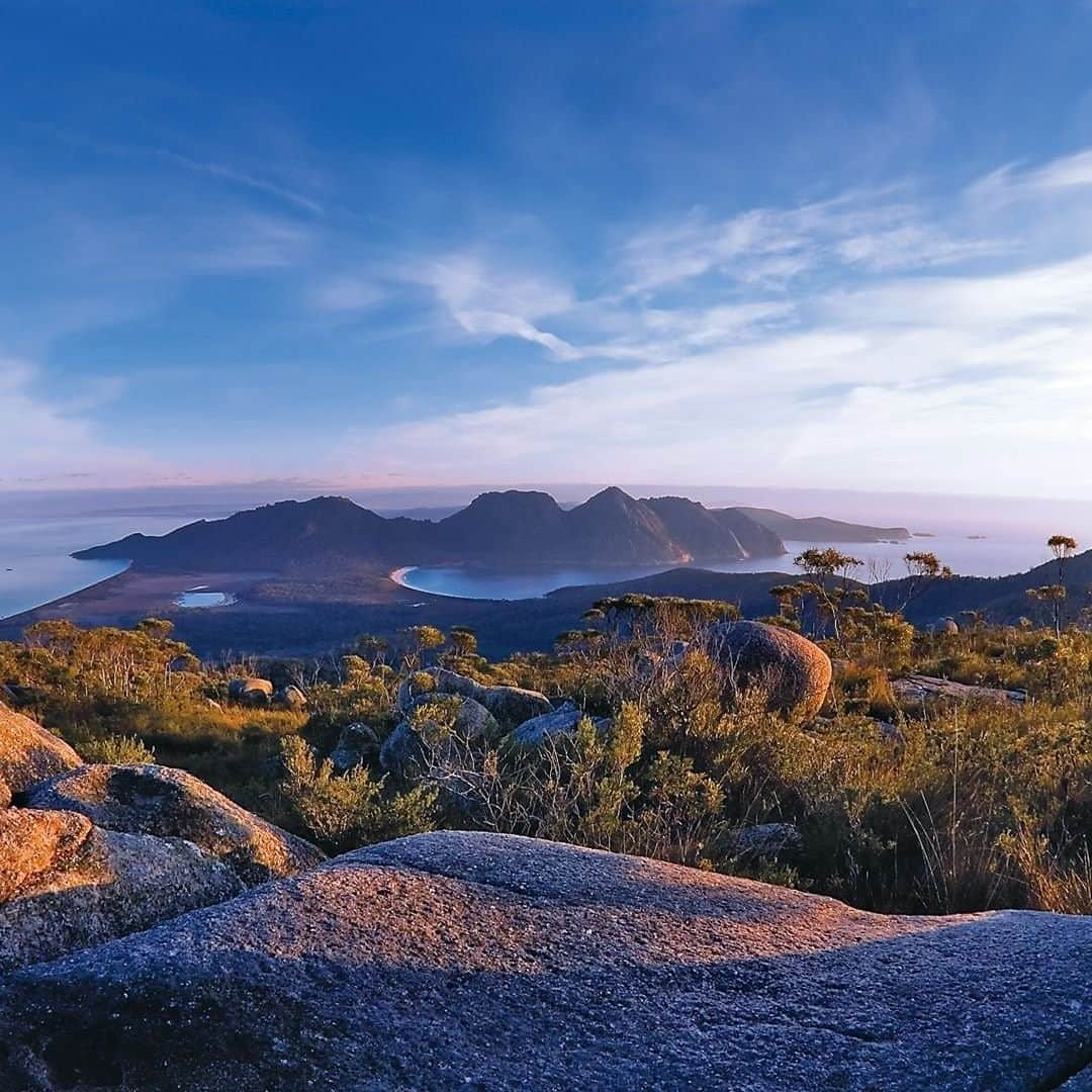 Australiaさんのインスタグラム写真 - (AustraliaInstagram)「Today, we’re bringing the beauty of @tasmania’s #FreycinetNationalPark to you 💙 This is the view you’ll be treated to whilst hiking the four-day, three-night @greatwalksofoz @freycinetexperiencewalk through the remote #FreycinetPeninsula on @eastcoasttasmania. If you’re looking to immerse yourself in nature, you’ll want to tap the link in our bio to discover Australia's premium guided walks and start planning your next hiking adventure. #seeaustralia #DiscoverTasmania #eastcoasttasmania #greatwalksofaustralia」8月18日 20時00分 - australia