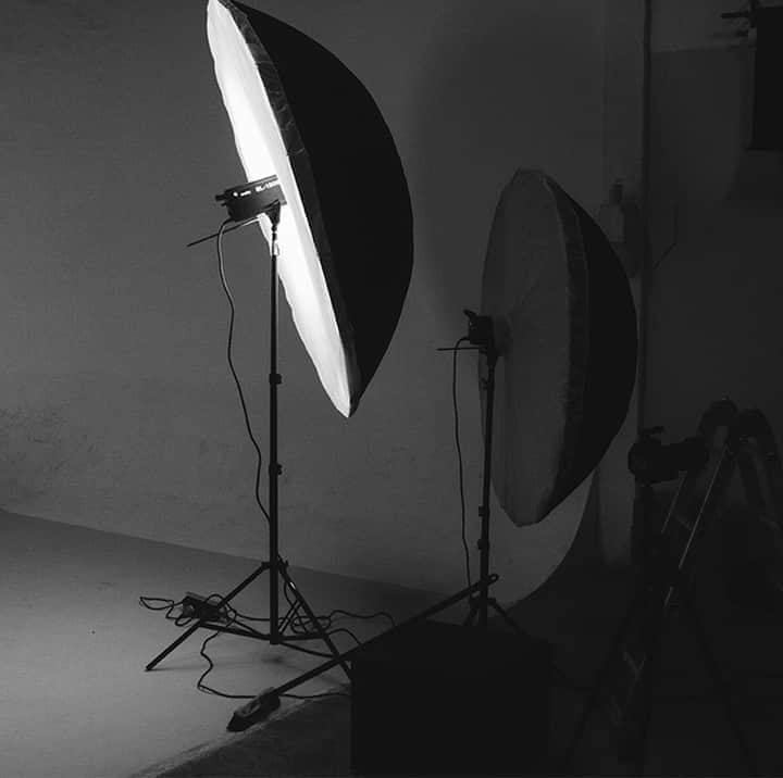 のインスタグラム：「Throwback to our latest shooting 📸 We can't wait to show you the entire collection! #BehindTheScenes #tb #MetCollection」