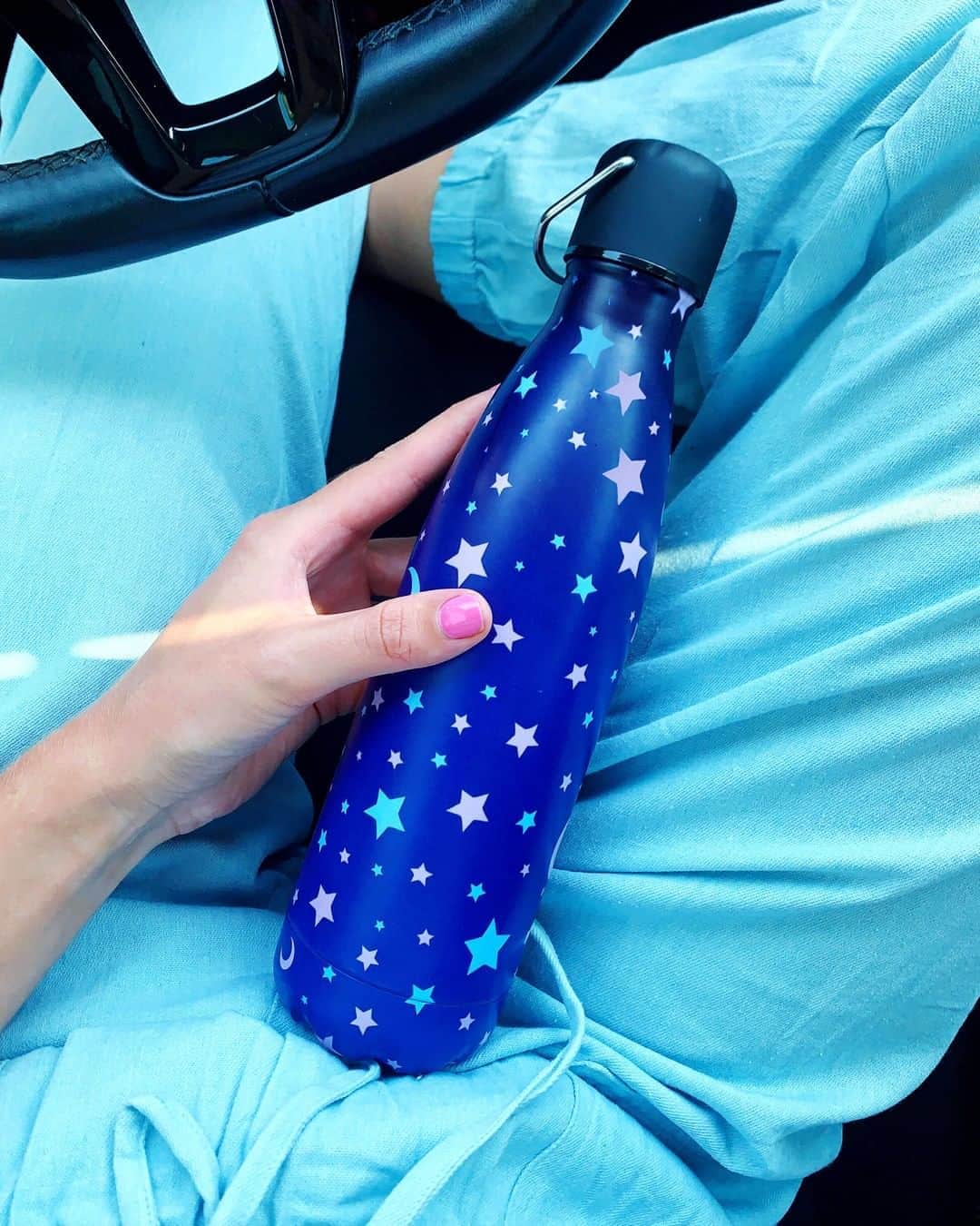 VELVETCAVIARさんのインスタグラム写真 - (VELVETCAVIARInstagram)「Hydration is 🔑! Our water bottles keep your liquids hot or cold for 12+ hours and look cute while doing it 😍 #velvetcaviar」8月19日 5時30分 - velvetcaviar