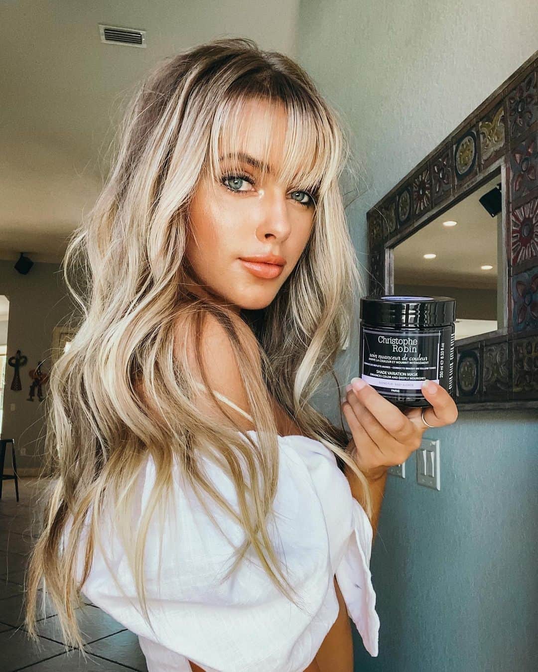 Emily Zeckさんのインスタグラム写真 - (Emily ZeckInstagram)「- Feeling like the babiest of blondes 💛  Check my story for more details on how I keep my blonde hair radiant with @christopherobinparis, also available at @sephora  #ad 💛」8月19日 6時16分 - thatpineapplegirl