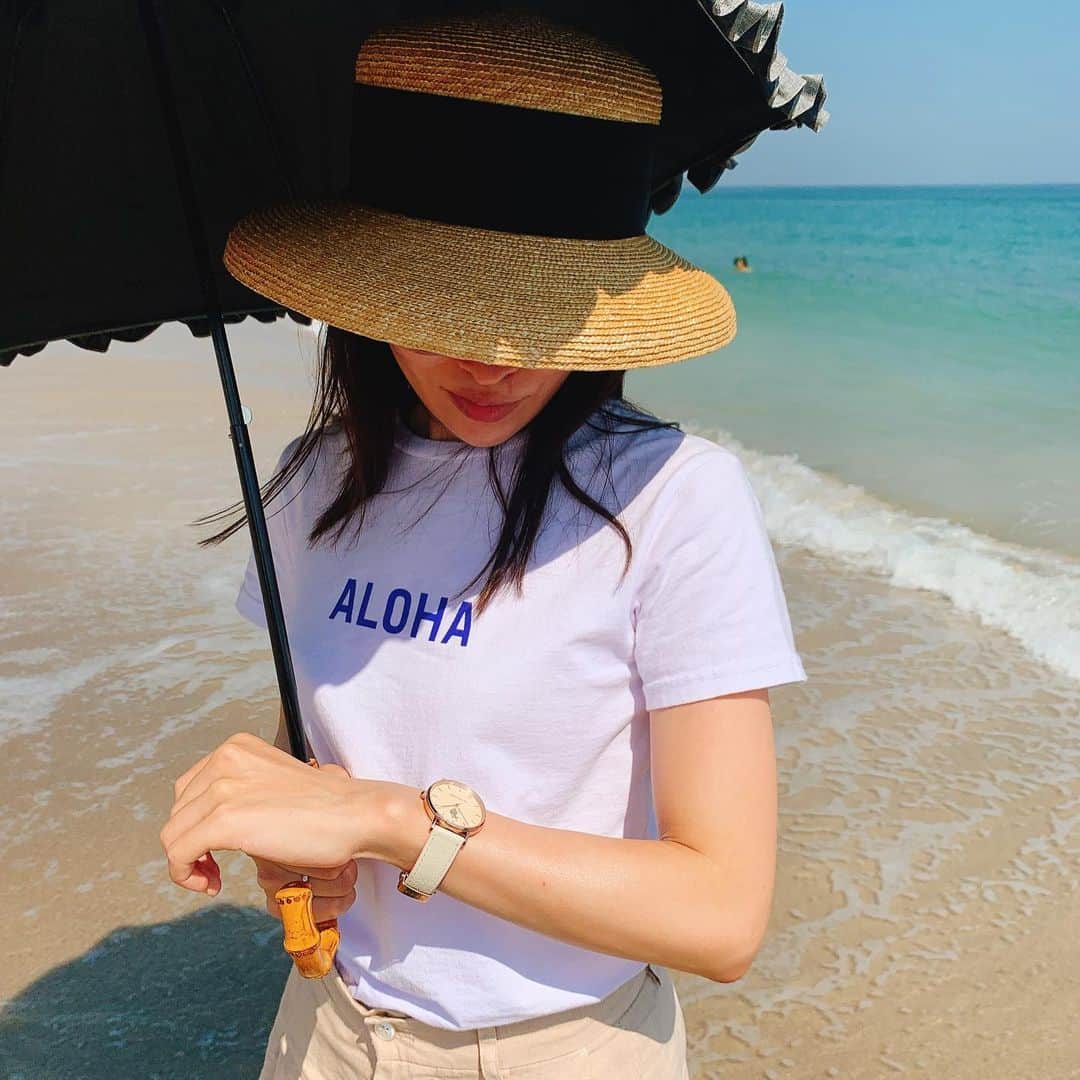 Sonoko Suzukiさんのインスタグラム写真 - (Sonoko SuzukiInstagram)「私の夏休み。  夏らしいことしたくて、今年も海へ行ってきました🏖  青すぎる海が海外に行った気分にさせてくれました！ 国内にも良いところたくさんありますね。  腕時計のベルトも白にして、夏バージョン！ あとちょっと夏を楽しもう☺️✨  #theplatinumselect #USポロ #USポロwatch #USポロ時計 #USPOLO時計 #pr #polowatch #uspolo」8月19日 6時18分 - _sonnie.co_