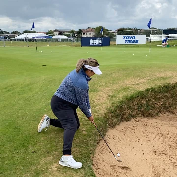 リセット・サラスのインスタグラム：「Great day at @royaltroongc 💙 practice round with my girl @jennifermsong ❤️💛✌🏽😂」