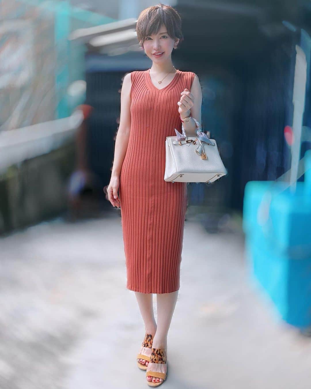 里美ゆりあのインスタグラム：「るん´ ³`°) ♬︎*.:*  #goodmorning  #私服 #ワンピース #onepiece #バーキン #birkin  #バーキン25  #birkin25 #vancleefarpels」