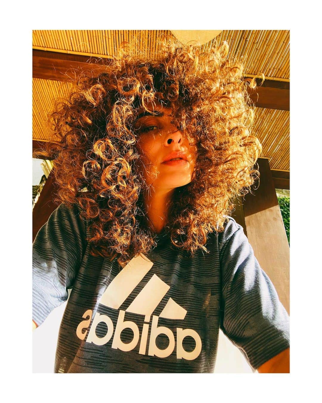 のインスタグラム：「Hoje fui vestir uma calça jeans e não entrou... aconteceu com mais alguém aí? (🤬)」