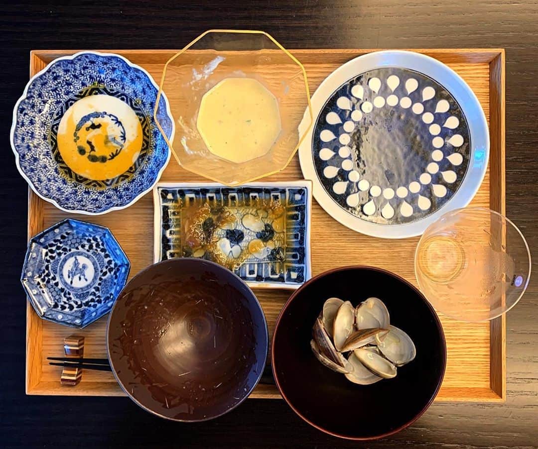 祐真朋樹さんのインスタグラム写真 - (祐真朋樹Instagram)「朝から無花果  #朝ご飯 #祐ご飯 #朝食ビフォーアフター #さばみそ  #いちじく  #具沢山汁  #利ご飯 @maruhiro.hasami @iittala_japan #ごちそうさまでした」8月19日 6時43分 - stsukezane