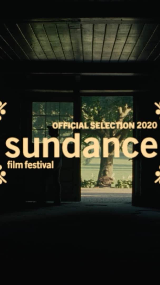キャリー・クーンのインスタグラム：「Starring Jude Law and Carrie Coon, in select theaters September 18, from writer/director Sean Durkin (MARTHA MARCY MAY MARLENE). Link in bio.」