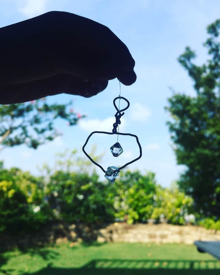 のインスタグラム：「#結晶づくり  #宿題追い込み中 #私はスマホが若干故障中です」